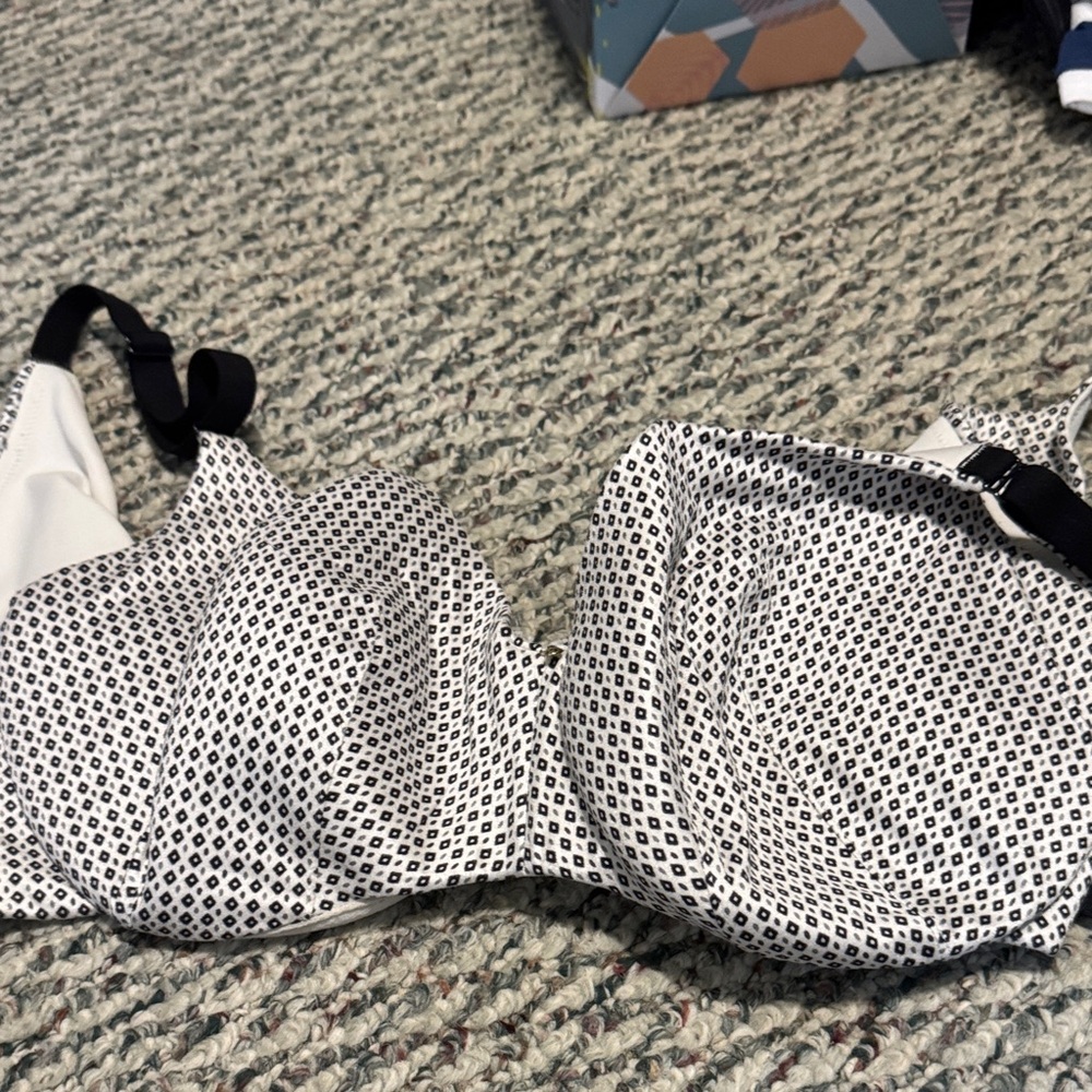 Cacique Black and Cream Bra